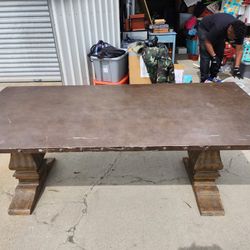 Le Grand Dinning Table Elegant Style.