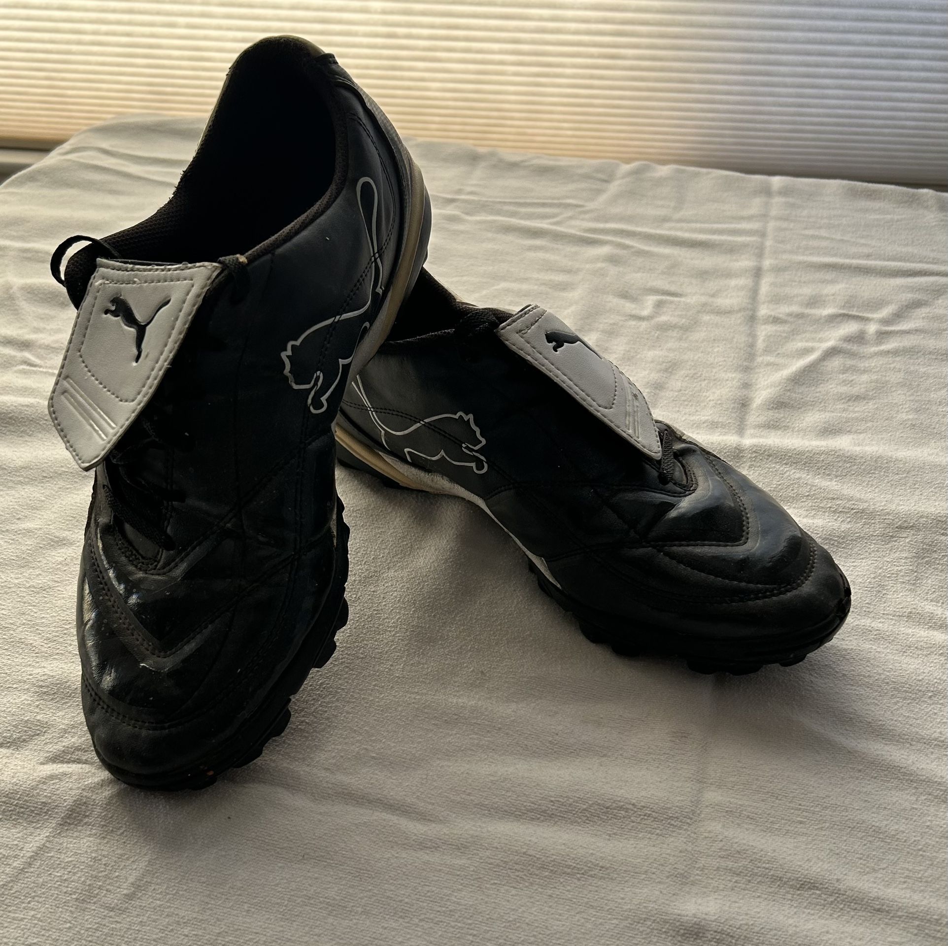 Soccer Men’s Puma Esito TT (10 1/2)