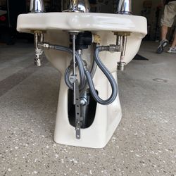 (NEVER USED) (NEW SEAT WITH IT IN RAPPER) Daily Douche Good For The Stuff You Can’t Wipe Clean