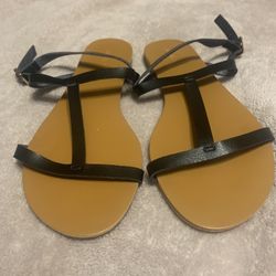 FOREVER 21 black sandals