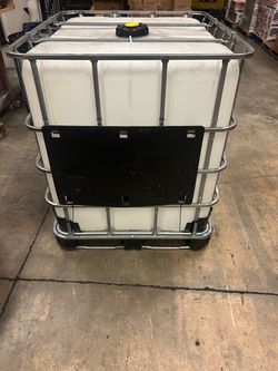 HEAVY DUTY PLASTIC 275 GALLON TOTES $100 EACH DELIVERY AVAILABLE $$$