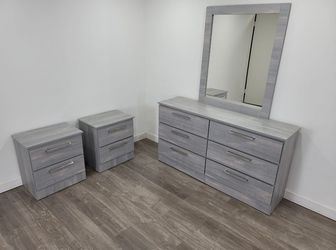Cómoda con espejo y 2 mesas de noche