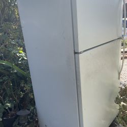 Whirlpool Refrigerator White, +$190. Off Used, Working Condition
