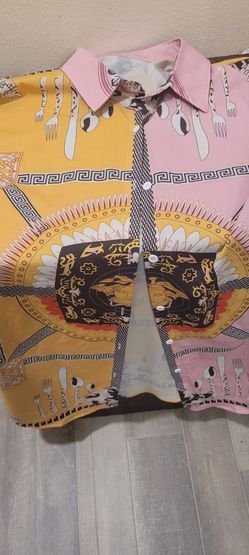 I have a woman dress for sale. In good condition never been warned.