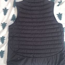 WOMENS SIZE 8 MEDIUM LULULEMON DOWN PUFFER VEST BLACK