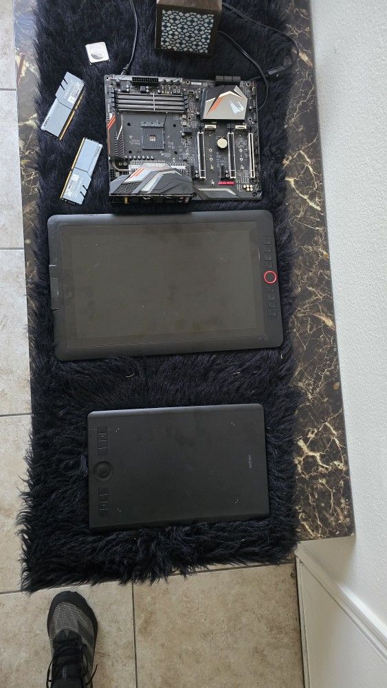 Wacom CINTIQ Tablets Aurus X470mb 32GB Trident RAM  Ryzen 5cpu