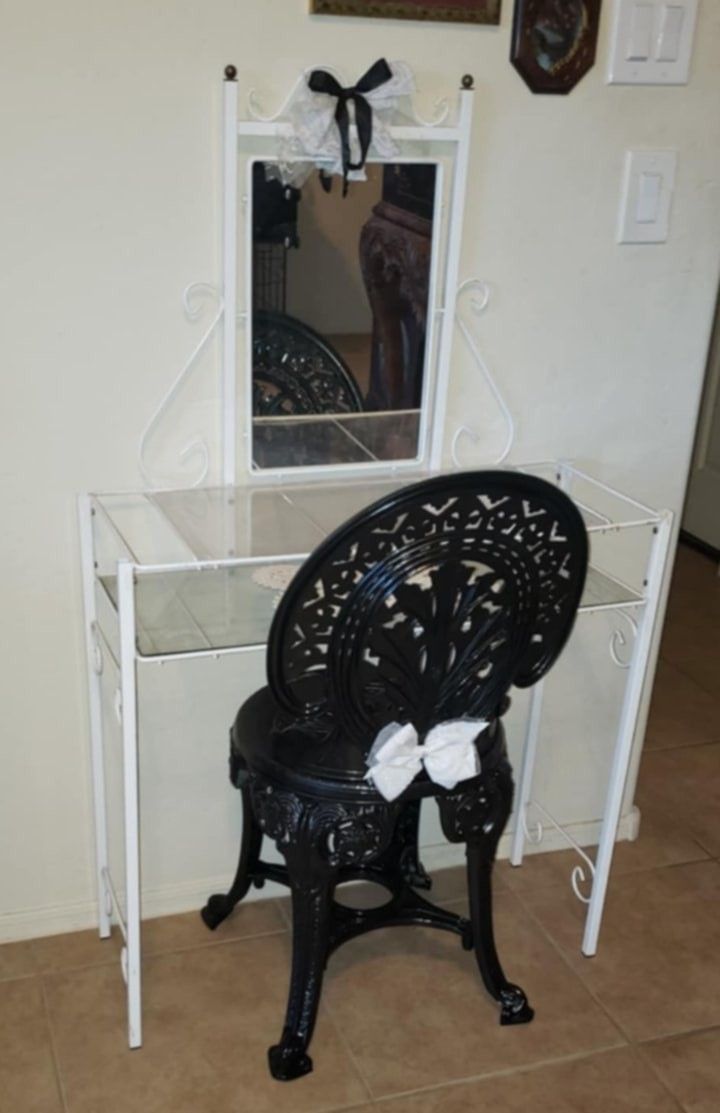VINTAGE MID CENTURY HOLLYWOOD REGENCY BLACK & WHITE LACE BOW DRESSING TABLE VANITY SWIVEL MIRROR ORNATE CHAIR