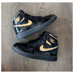 Size 4Y Nike Air Jordan 1 Retro High OG GS Black Metallic Gold 575441-032