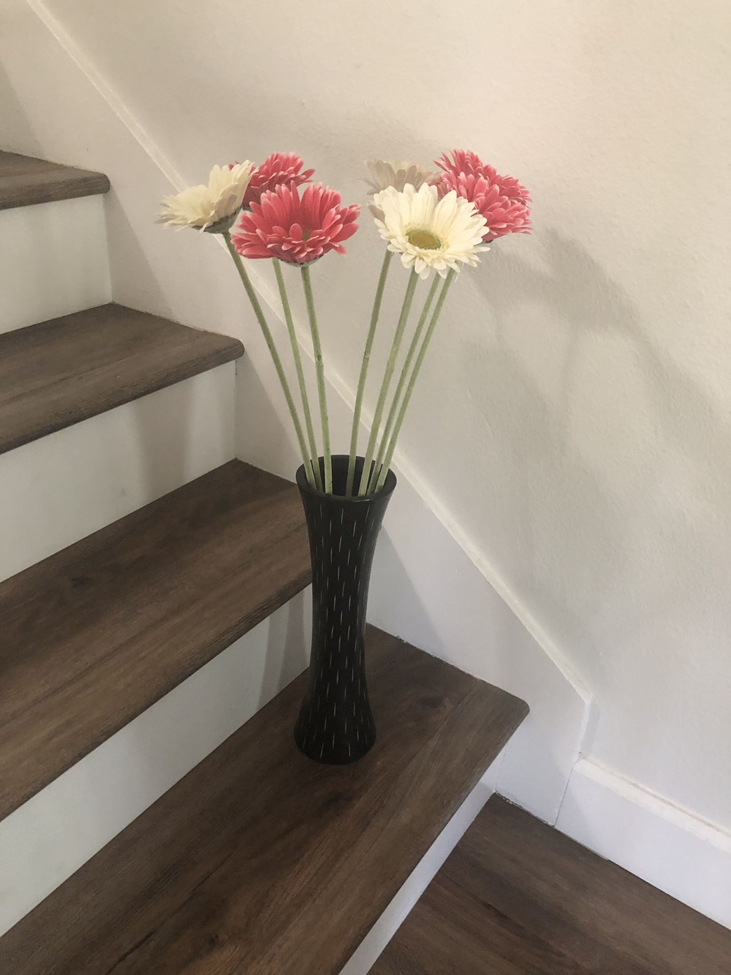 Home and Office Decoration Wooden Vase with Flowers