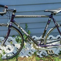 TREK ROAD BIKE CARBON COMPOSITE