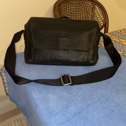 Coach Manhattan Pebbled Leather Shoulder Bag Black 12 X 9.5