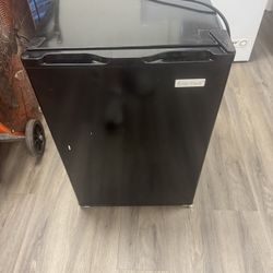 Artic Fresh 2.7 Cubic Foot Fridge