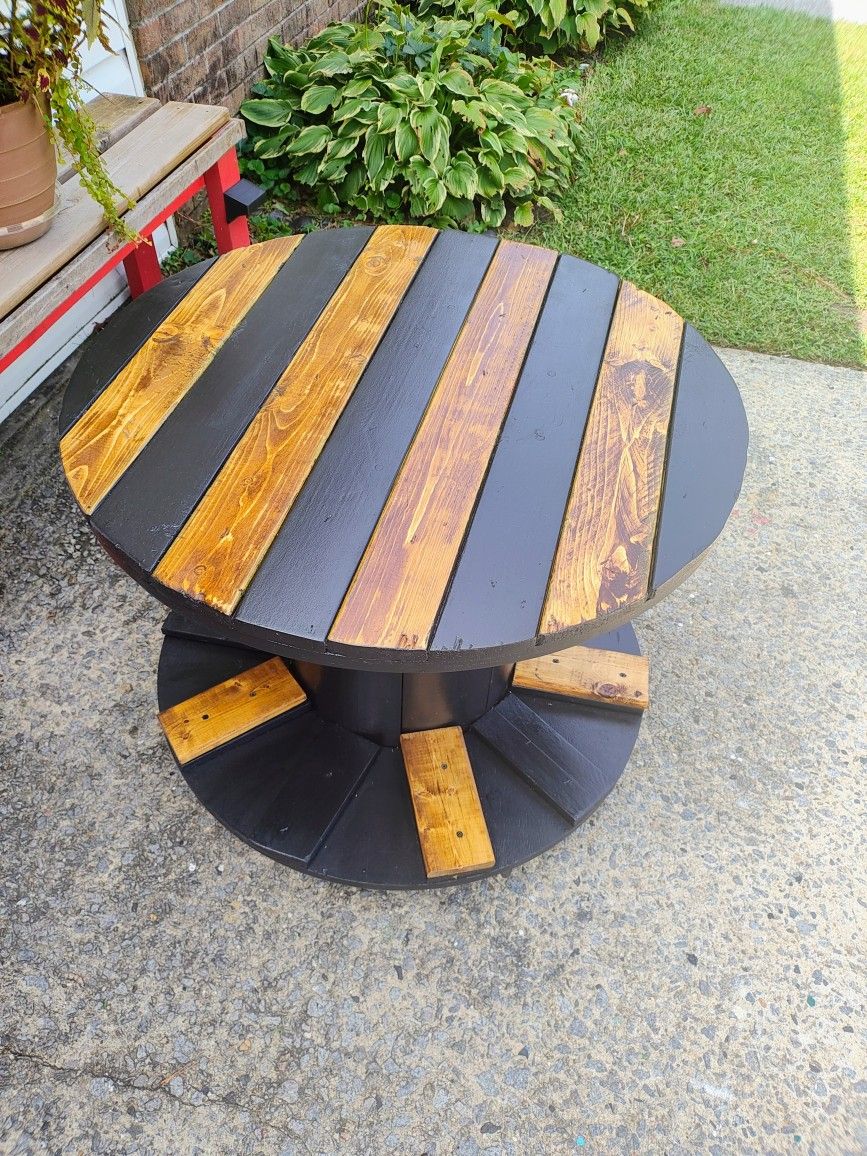 Round Coffee Table On Caster Wheels With Brakes 