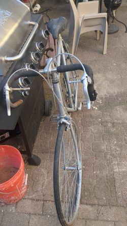 Vintage 10-Speed Road Bike – Great Fixer-Upper / Project Bike