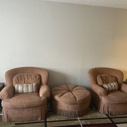 Two Couches With The Table Of Couches