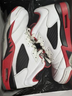 Jordan 5 Low “fire red “ Size 9.5