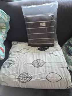 New Twin Sheet Set And Spread With Shams