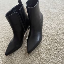 Women 6.5 Black Boots