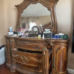 Dresser 