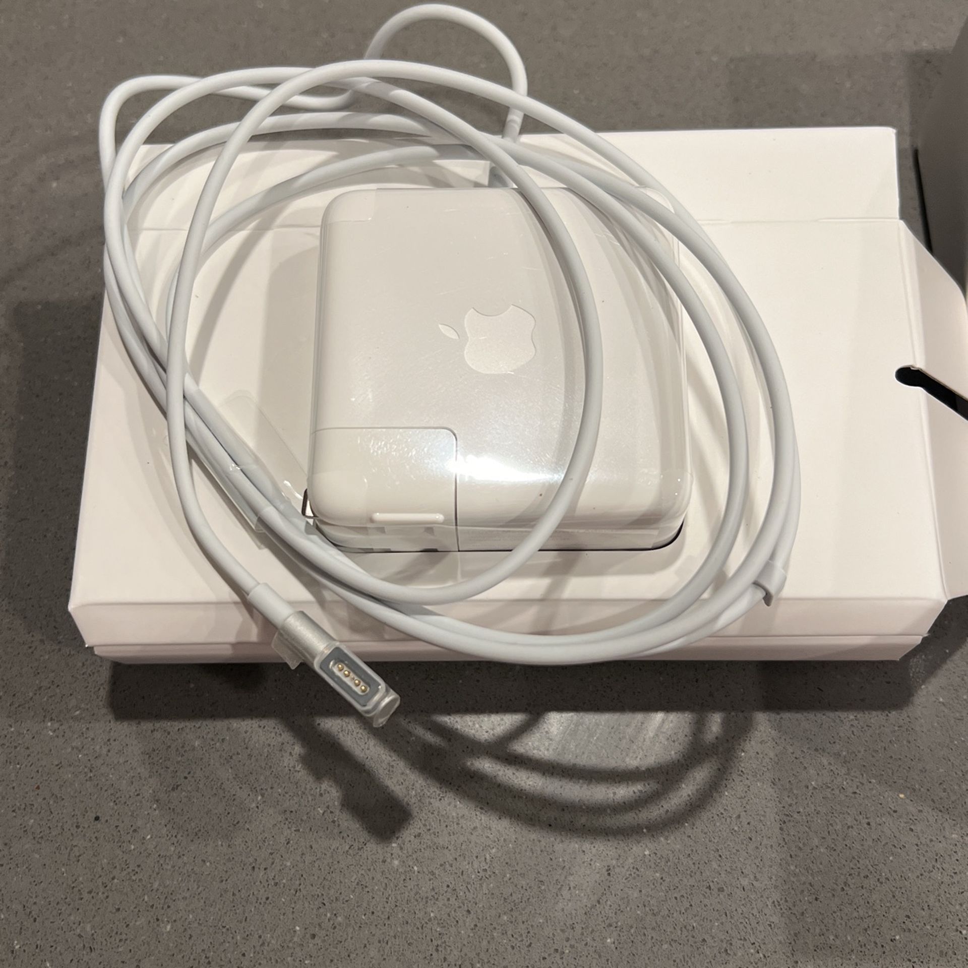 60 W MagSafe Power Adapter