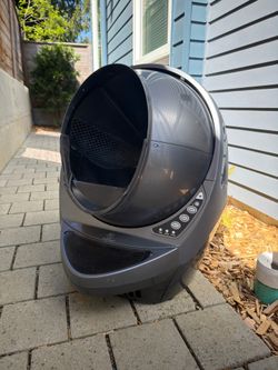 Black litter robot 3