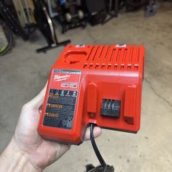 Milwaukee M18 M12 Charger
