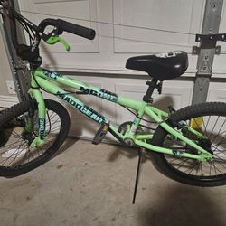Madd Gear 20 inch Boys Freestyle BMXbike Green