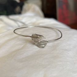 Silvertone Leaf Adjustable Bracelet 
