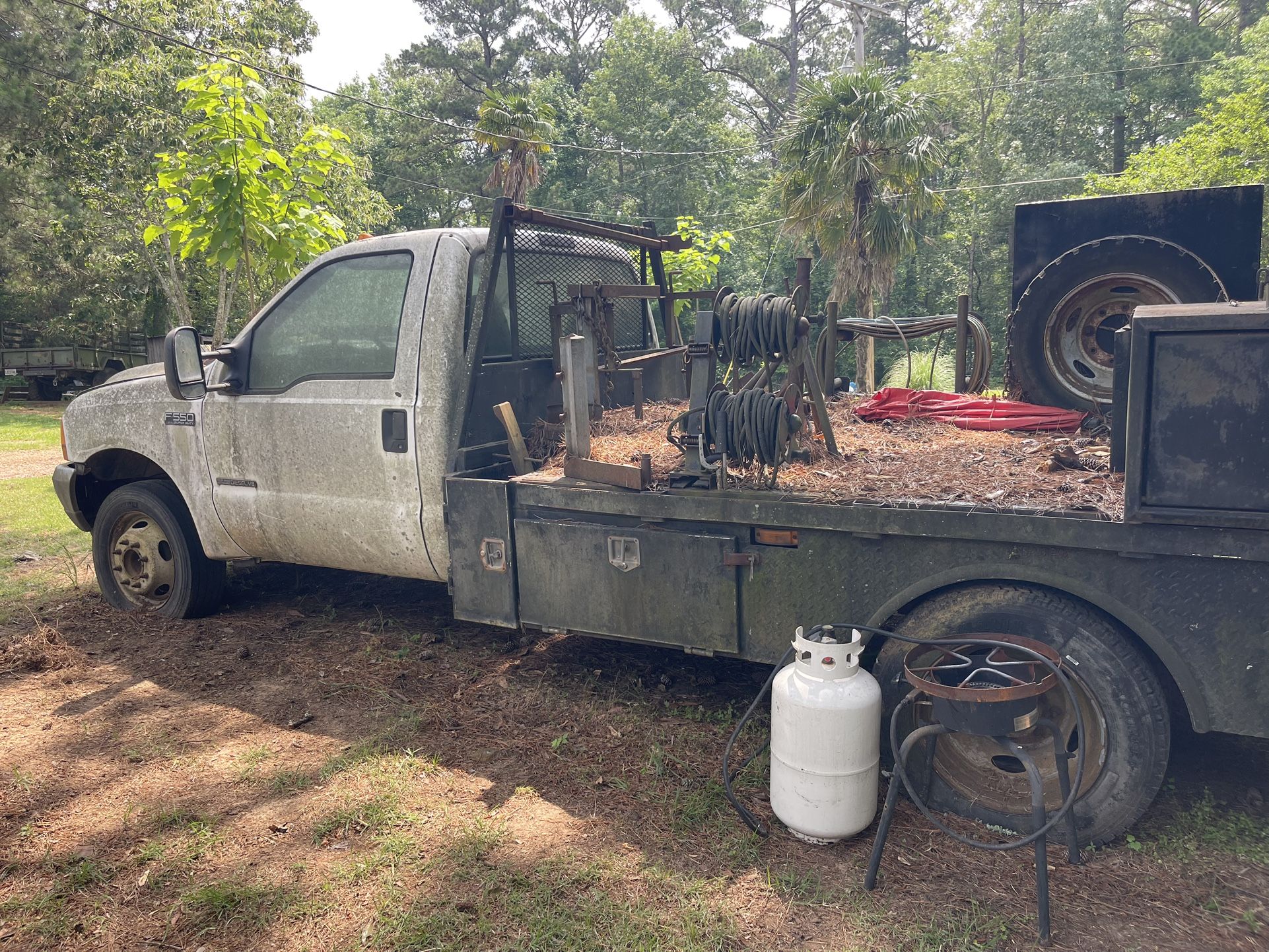 2001 Ford F-550 Super Duty Regular Cab & Chassis