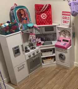 Children’s Play Kitchen