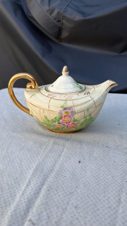Author woods tea pot