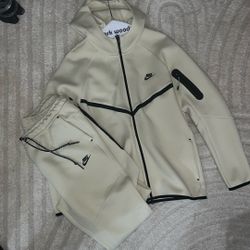 Nike Tech Size Xl Zip Up Jacket And Pants 