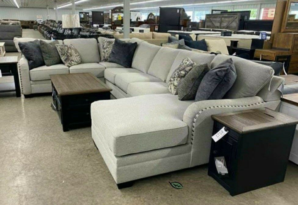 Dellara Chalk RAF Sectional 5Piece SectionalENTER THE CHRlSTMAS WlTH