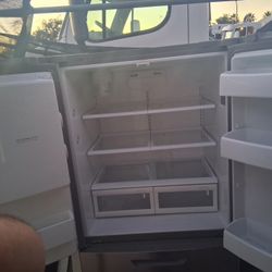 LG Fridge Apt Size 36 By 70 High Ice Maker And Water Despensor Works Exelent 