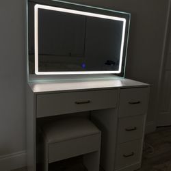 Vanity Led With Table And Chair
