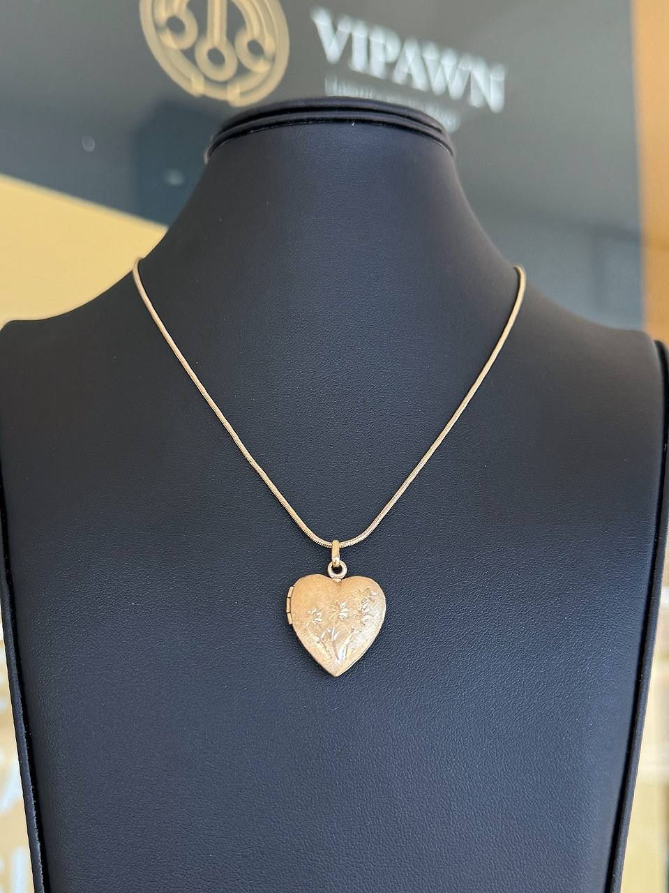 14k yellow gold heart medallion pendant