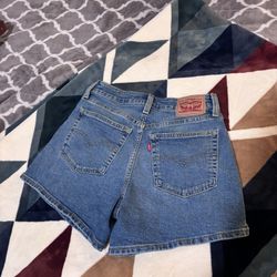 Women’s Levi’s Shorts