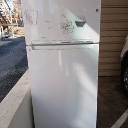WhirlPool Refrigerator 