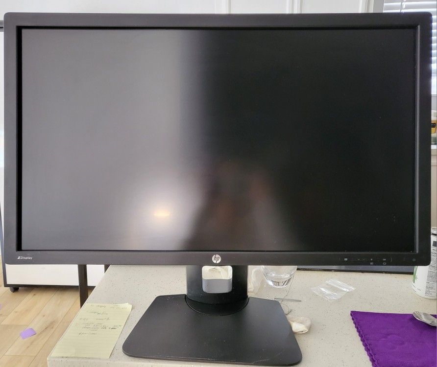 HP Z27i monitors