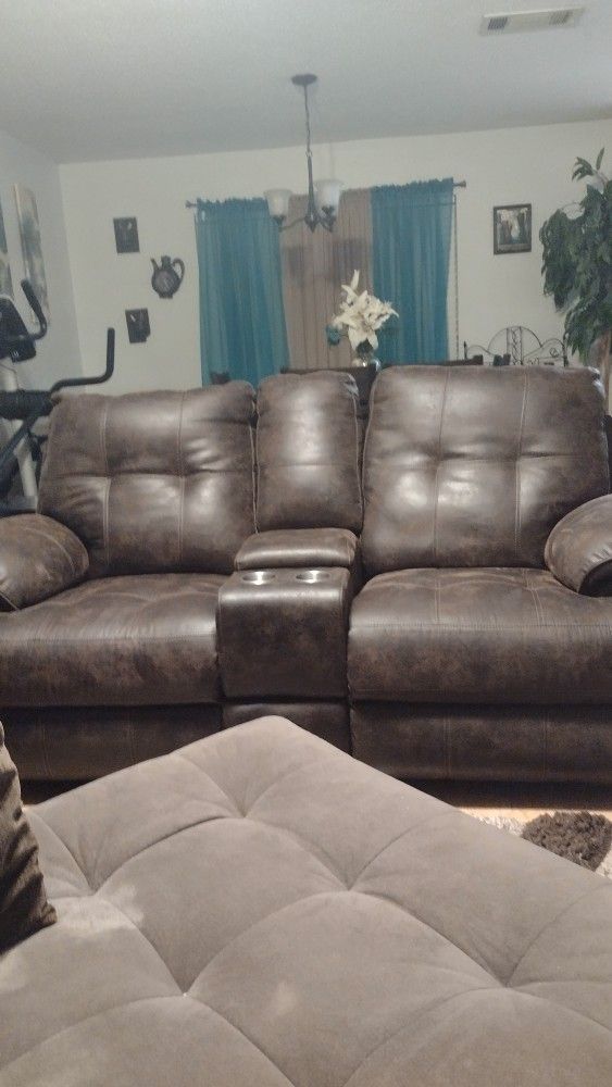 New leather Sofa for sale( Need gone Asap)