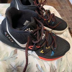 Nike kyrie x friends sales