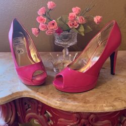 Pink Heels, 91/2 Never Worn.