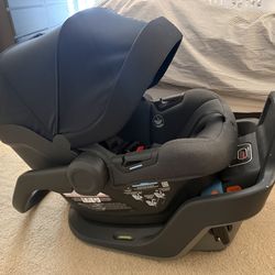 Uppababy Mesa Max Car seat and Base