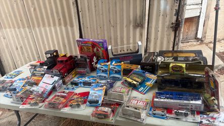 Mixed Lot of Die-Cast Toy Cars and Collectibles
