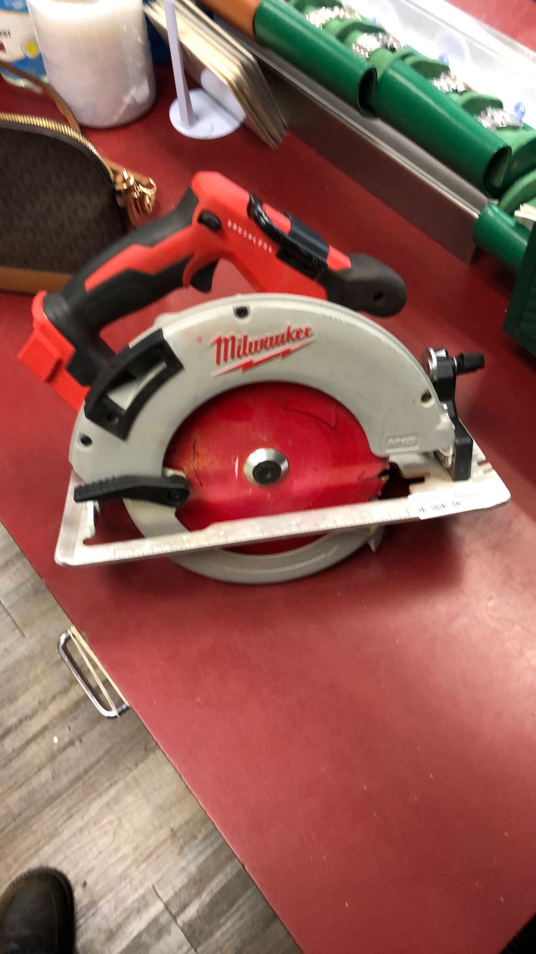 1003 Milwaukee 2631-20 18v Lithium Ion 7-1/4” Brushless Circular Saw (Tool Only) 004372
