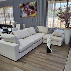 NEW WHITE SECTIONAL SOFA. ‼️SPECIAL OFFER. ASK FOR PRICE‼️