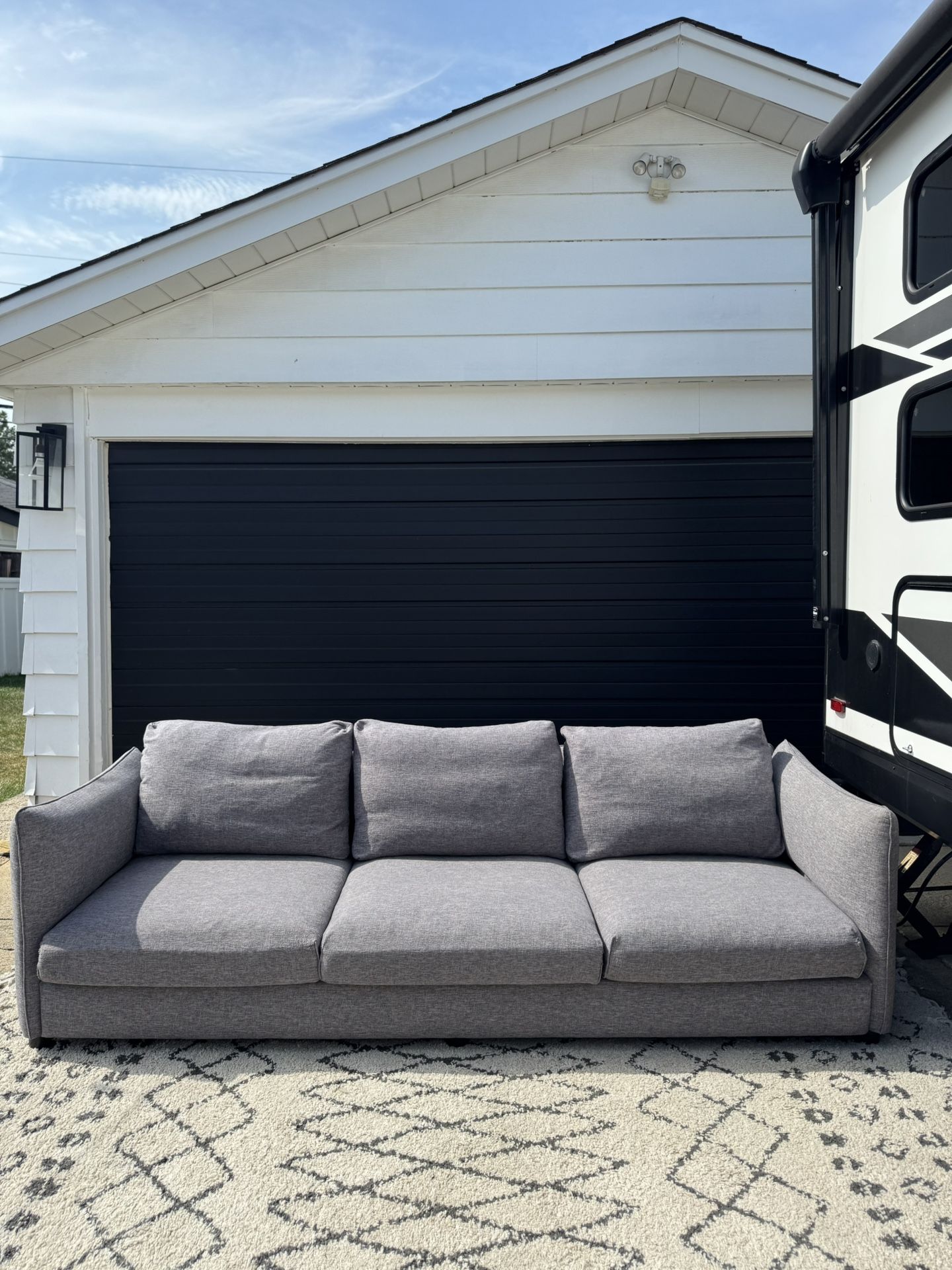 HIGH END INTERIOR DEFINE COUCH/SOFA