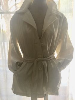 Off white lady’s adult large jacket with a zippered hood