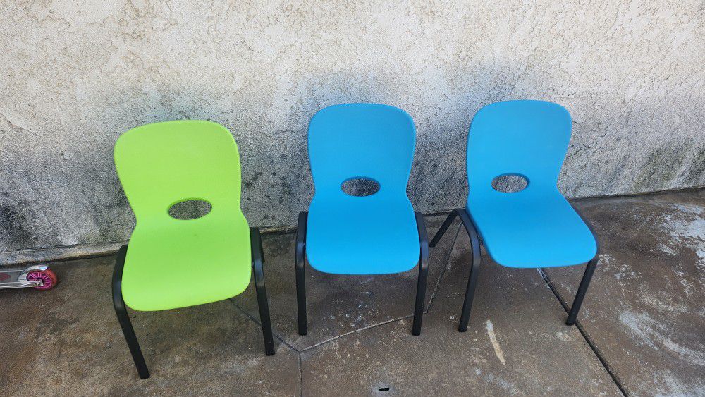 3 Kids Chairs For Pick Up 