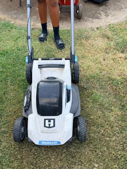 Electric lawnmower